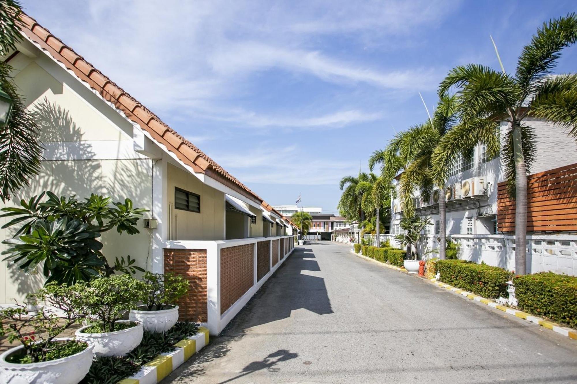 Bualuang Hotel Ангтхонг Экстерьер фото