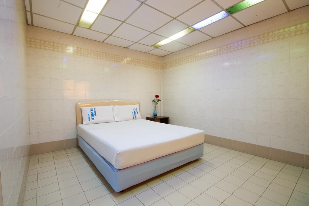 Bualuang Hotel Ангтхонг Экстерьер фото