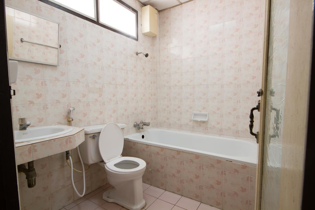 Bualuang Hotel Ангтхонг Экстерьер фото