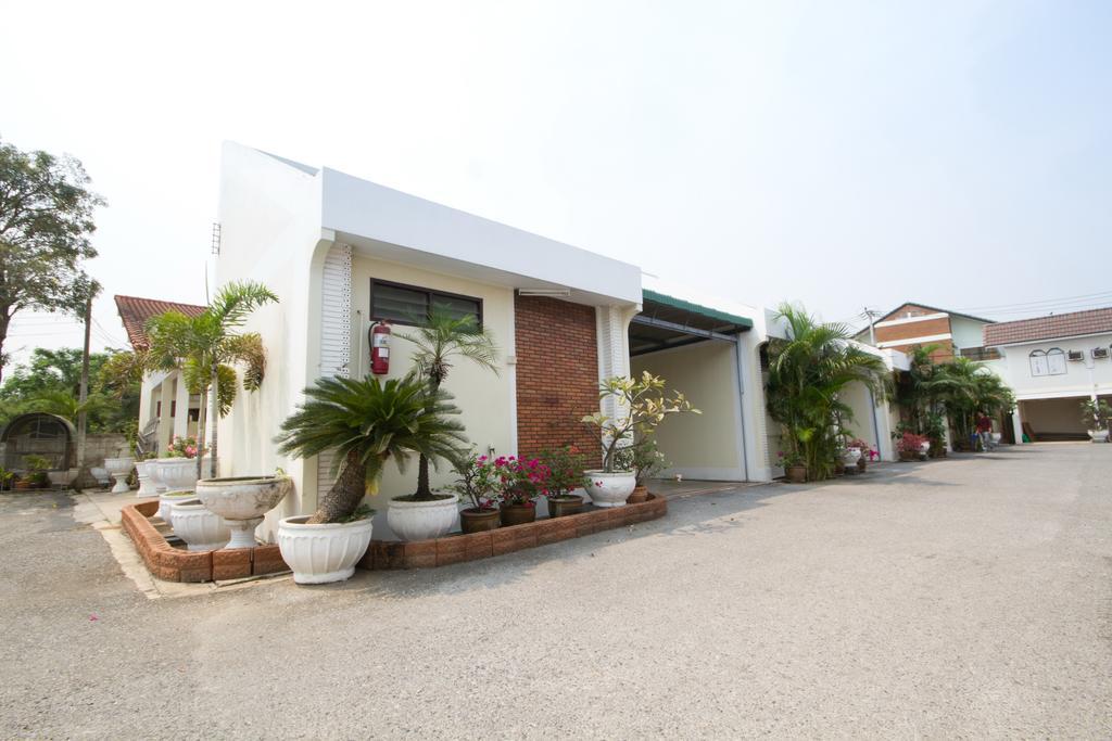 Bualuang Hotel Ангтхонг Экстерьер фото