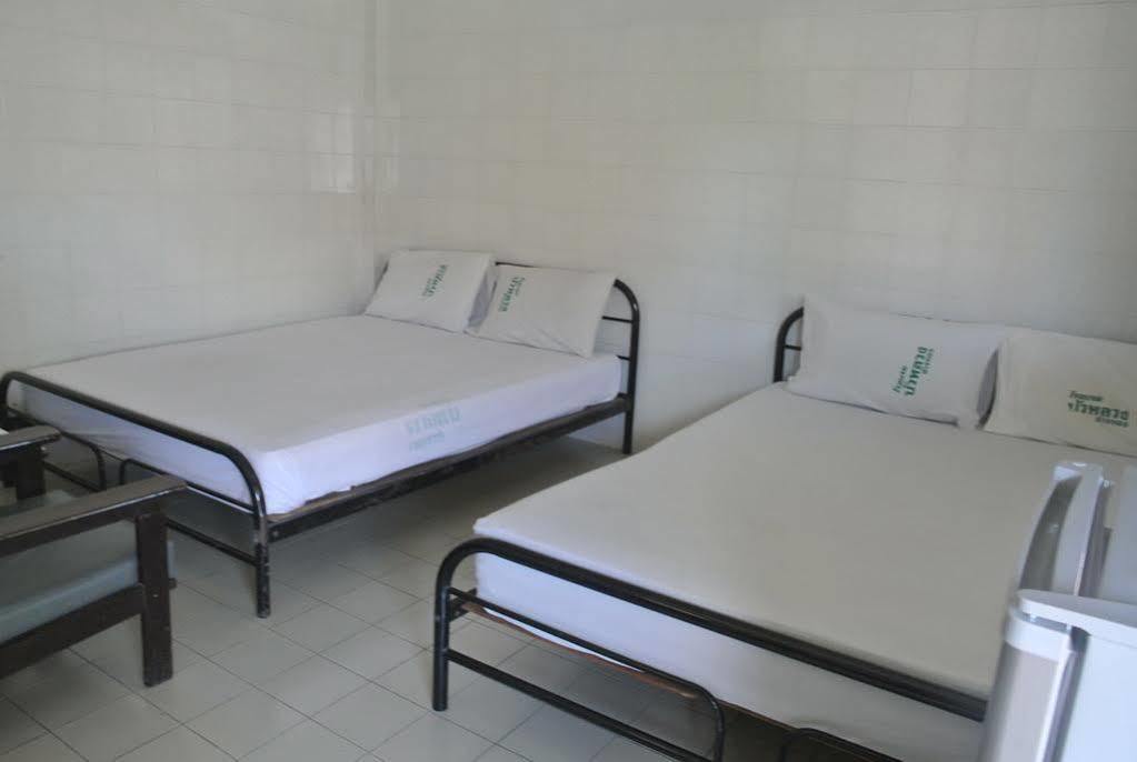 Bualuang Hotel Ангтхонг Экстерьер фото